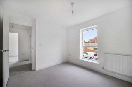 3 bedroom semi-detached house to rent - Photo 4