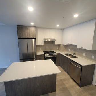 Ground Floor 2 Bed / 2 Bath / 2 Parking Brand New Unit! - Photo 3