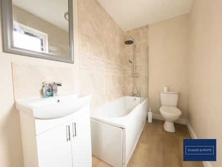 4 bedroom end of terrace house to rent - Photo 4