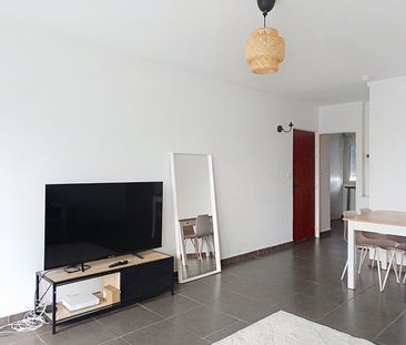 Appartement à louer - REIMS RUE DESBUREAUX - Photo 2