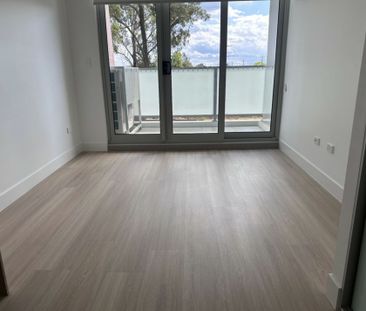 Brand New Studio Apartment - Available now! - Photo 2