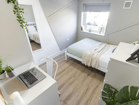 Terraced House to rent on - Photo 5