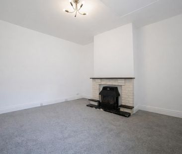 2 bedroom Flat To Let Total Size: 700 SQ FT - Photo 1