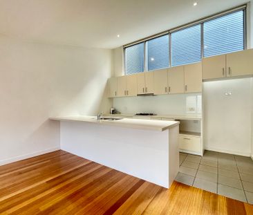 7/4 Urquhart Street, Northcote - Photo 1