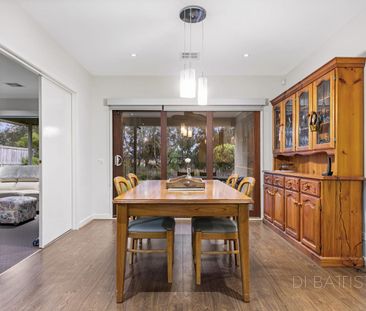 $550 per week - Luxe Living with a Prized Golf Course Backdrop - Photo 4