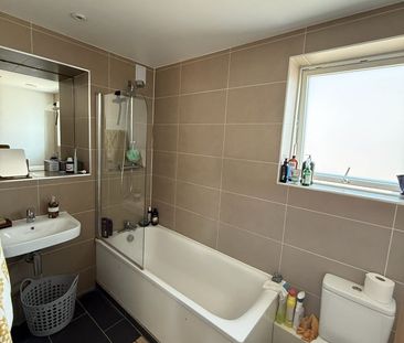 Room in a Shared Flat, Brixton Hill, SW2 - Photo 1