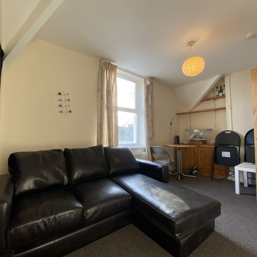 Llanbleddian Gardens, Cathays - Photo 1