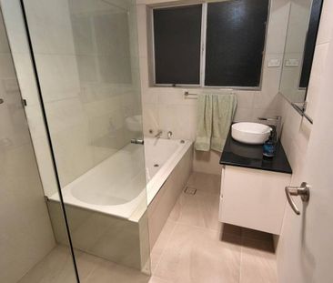 Quality Fully renovated dual occupancy close to hospital - Photo 4