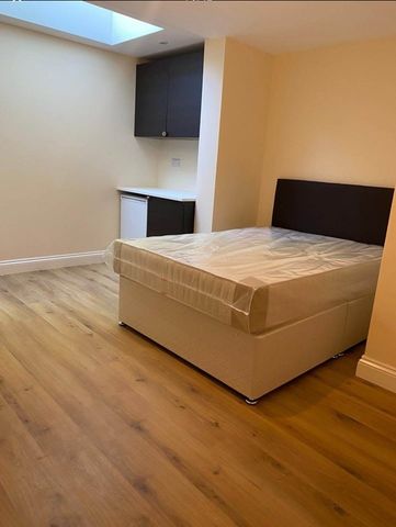 Room in a Shared House, Ballogie Avenue, NW10 - Photo 2