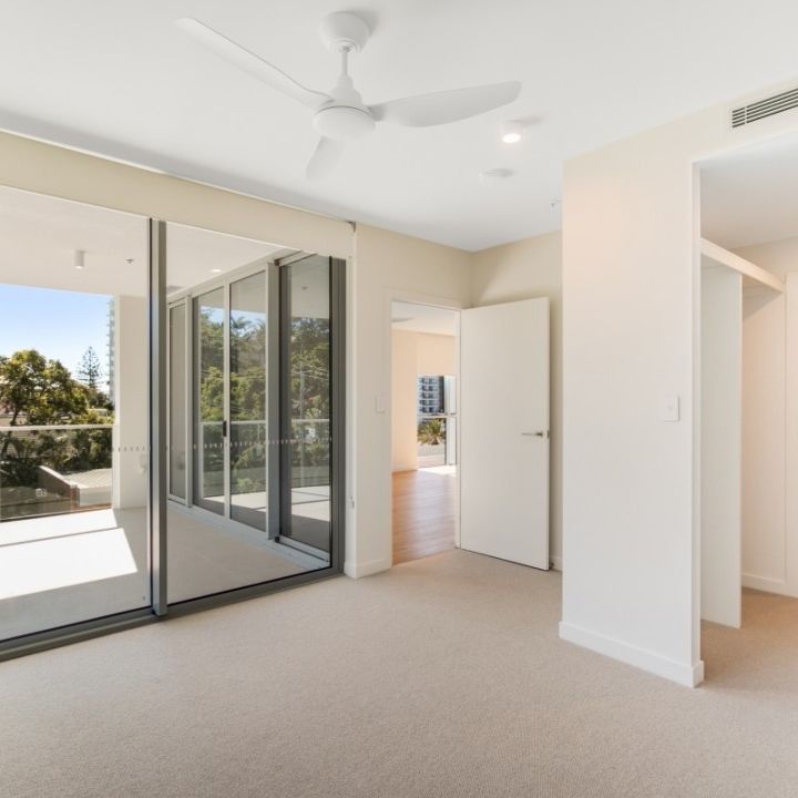 STUNNING 5TH FLOOR 3 BEDROOM APARTMENT - "RHYTHM" - Photo 1