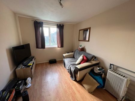 1 Bedroom Flat / Apartment - Byron Road, Eastleigh - Photo 3