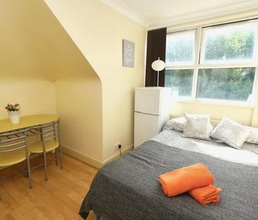 1 bedroom bedsit to rent - Photo 2