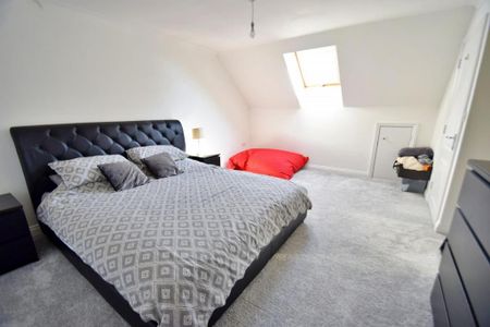 4 bedroom end of terrace house to rent - Photo 4