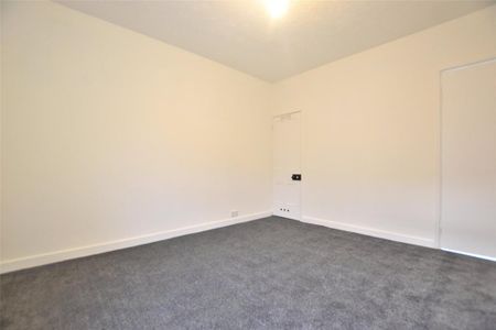 2 bedroom end of terrace house to rent - Photo 4