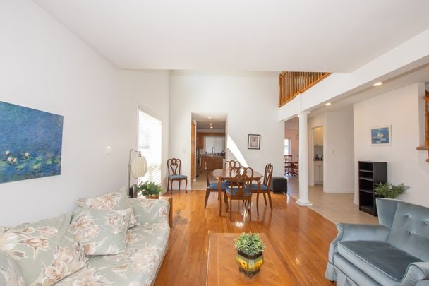 **ALL INCLUSIVE** Rooms For Rent in a Stunning House!! - Photo 1