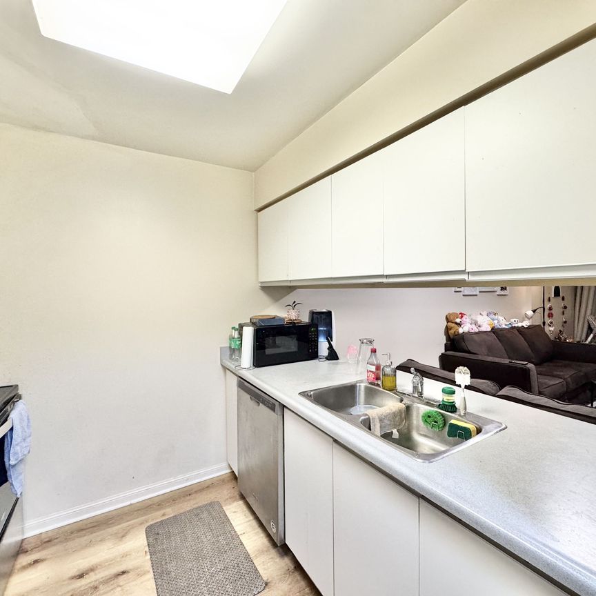 For Lease - 12 Laurelcrest Street Unit# 909, Brampton, Ontario - Photo 1