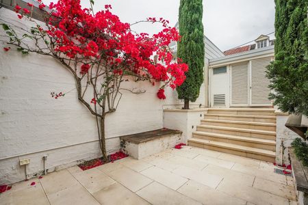 Charming Period Terrace in Woollahra: A Spacious Home with Classic Appeal - Photo 3