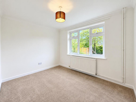 3 bedroom detached bungalow to rent - Photo 3