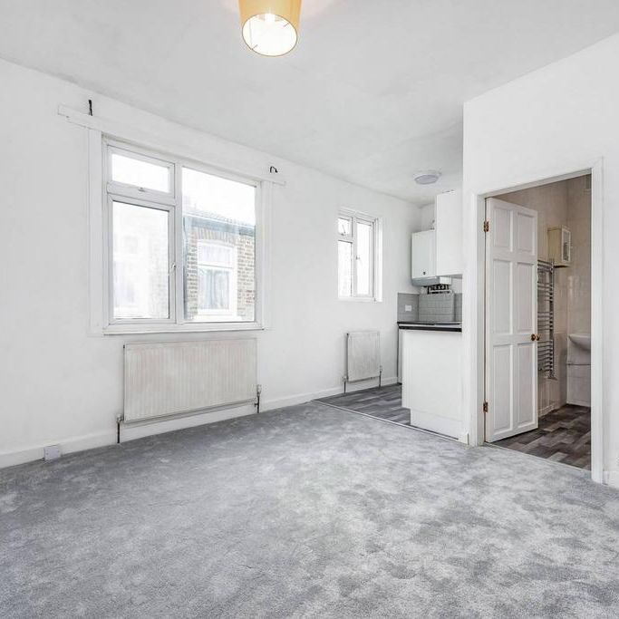 2 bedroom maisonette to rent - Photo 1