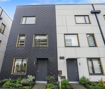 4 bedroom end of terrace house to rent - Photo 6