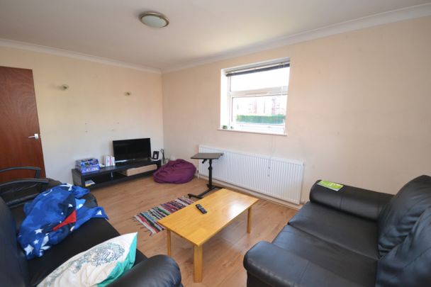 3 bed Flat for Rent - Photo 1