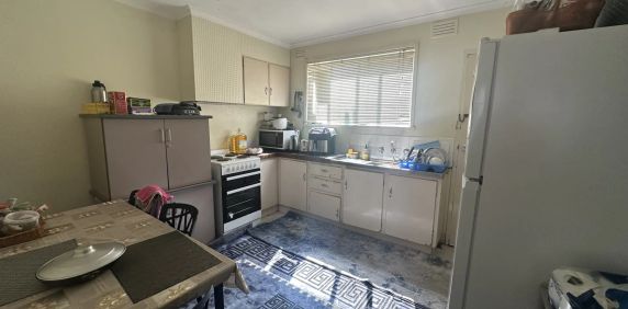 2-Bedroom Ground Floor Flat in Prime Dandenong Location - Photo 2