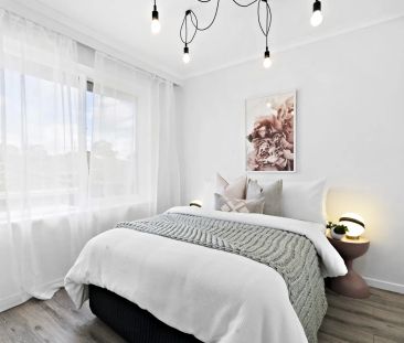 SLEEK, CONVIENIENT & CLOSE TO EVERYTHING! - Photo 4