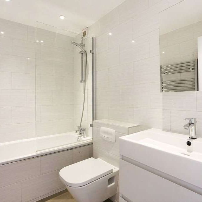 A spacious 2 bedroom apartment superbly located close to Marylebone High Street. - Photo 1