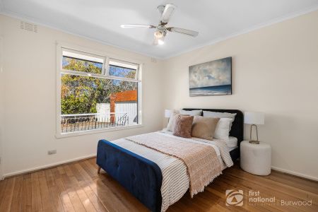 5-Bedroom Family Home in a Peaceful Glen Waverley Cul-de-Sac - Photo 2