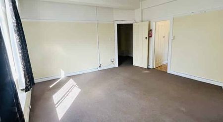 Cuba Street two-bedroom flat - Photo 5