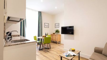1-bedroom apartment for rent in Retiro, Madrid - Photo 2