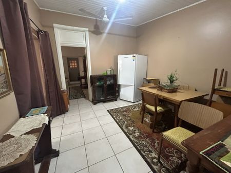 Spacious 2-Bedroom Upper-Level Unit in Prime Ballina Location - Photo 2