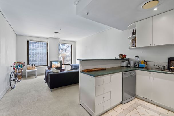 Prime St Kilda Road Location - Move-In Ready Apartment - Photo 1