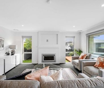 Executive Four Bedroom Family Home! - Photo 1