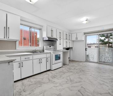 3-bedroom apartment 1200 sqft Perfect spot Lachine Montreal for rent - Photo 1