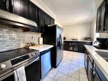 For Lease - 10 Provence Trail, Toronto, Ontario - Photo 5