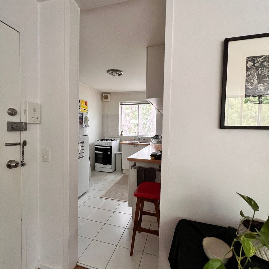 Carlton North - Photo 1