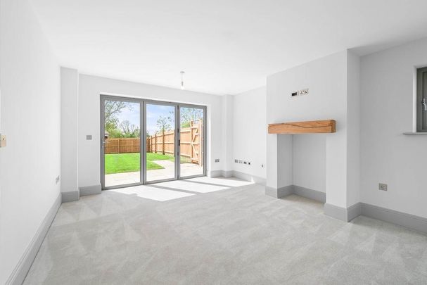 4 bedroom detached house to rent - Photo 1