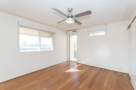 QUIET & PEACEFUL&mldr; WHITE GOODS INCLUDED - Photo 2