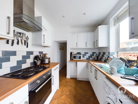 1 bedroom in a house share to rent - Photo 2