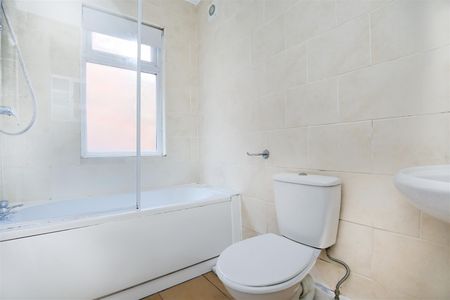 2 bed flat to rent in Cartington Terrace, Newcastle Upon Tyne, NE6 - Photo 5