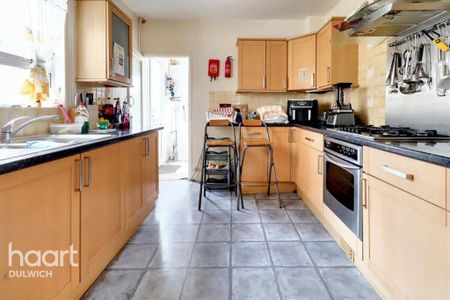 1 bedroom in a house share to rent - Photo 3
