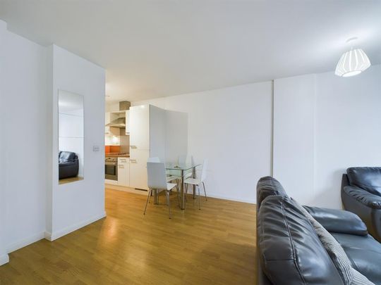 2 bedroom flat to rent - Photo 1