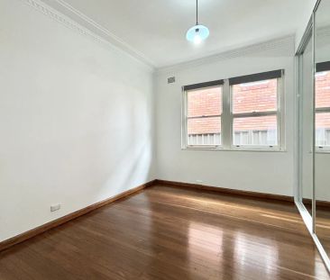 Spacious three-bedroom home in convenient location - Photo 6