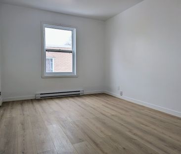 1 Bedroom - 8436 Avenue Des Rapides, Montréal, QC, Montréal - Photo 3