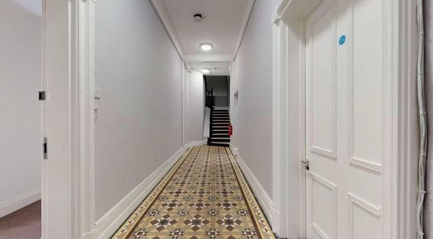 3 bedroom flat to rent - Photo 1