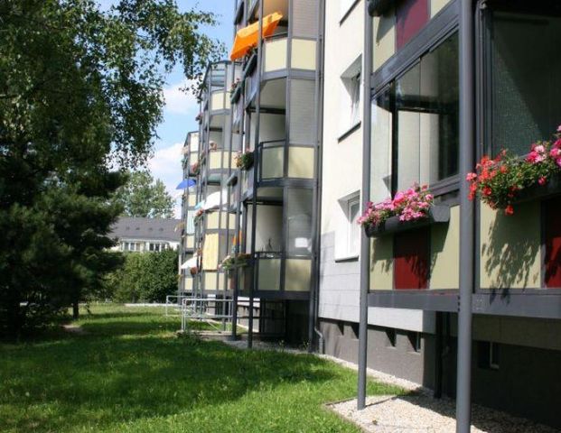 Großes Bad mit Wanne und Dusche - schick saniert! - Photo 1