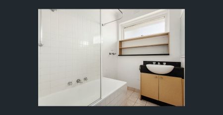 8/5 Walsh Street, Ormond, Vic 3204 - Photo 3