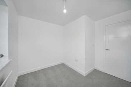 4 bedroom semi-detached house to rent - Photo 2