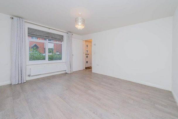 5 bedroom detached house to rent - Photo 1